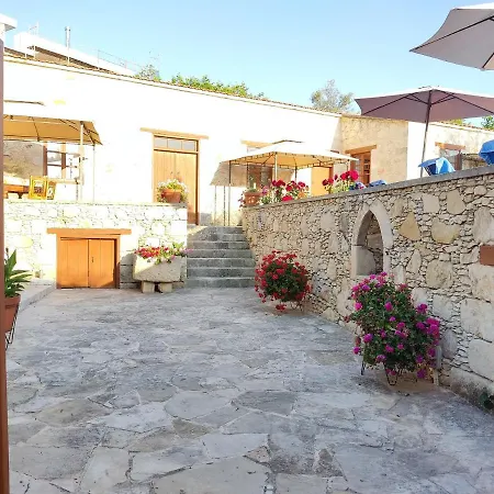 Nicolas Villa Lysos