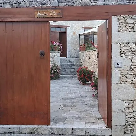 Nicolas Villa Lysos