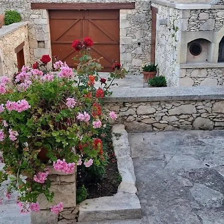 Nicolas Villa Lysos